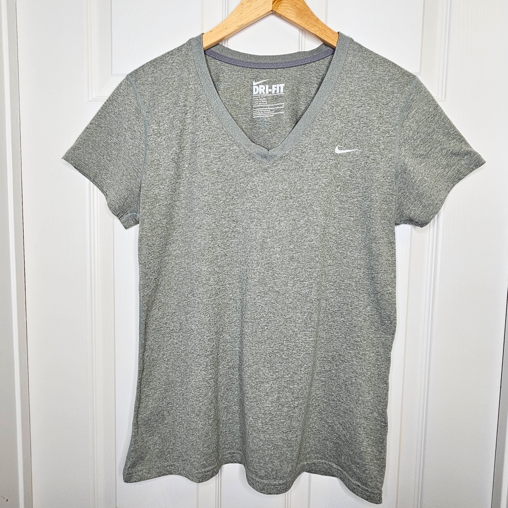 NWOT Nike Women's Active T-Shirt V-Neck Dri-Fit Performance Top Gray Size L